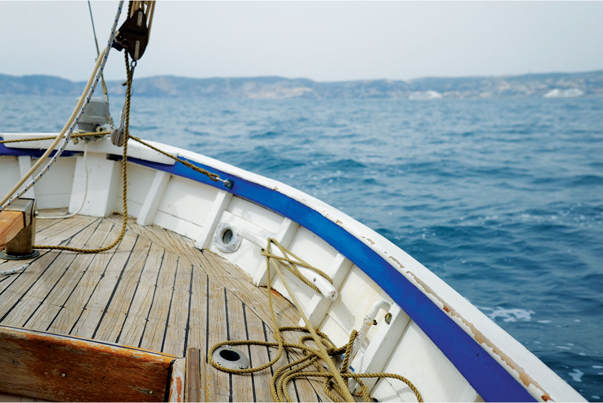 Atmosfera sulla barca a vela tradizionale COCO Marseille pointu restaurata presso il cantiere Borg foto Hervé Bourdon (10)