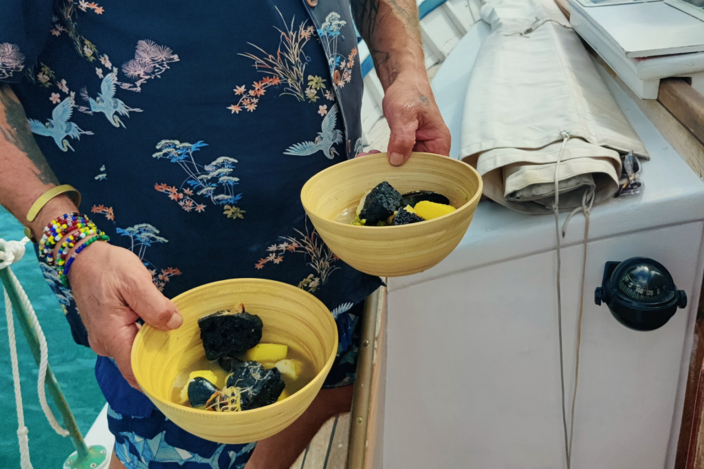 brunch en mer le weekend en bateau traditionnel